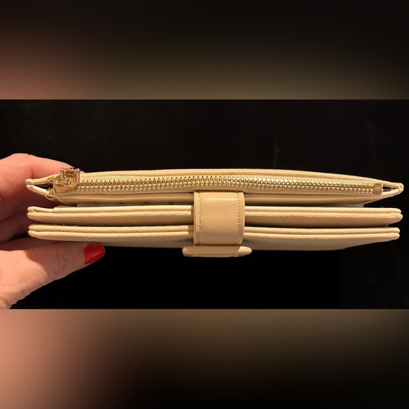 NWT Elegant Cream Extra Large Capacity Vegan Leather Clutch Wallet - Picture 2 of 13
